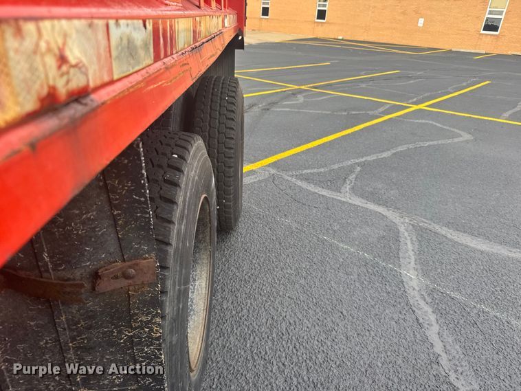 image for item EW4918 1989 Ford LNT8000 dump truck