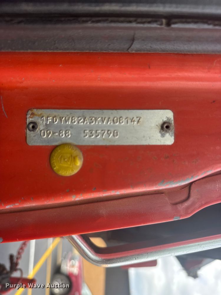 image for item EW4918 1989 Ford LNT8000 dump truck
