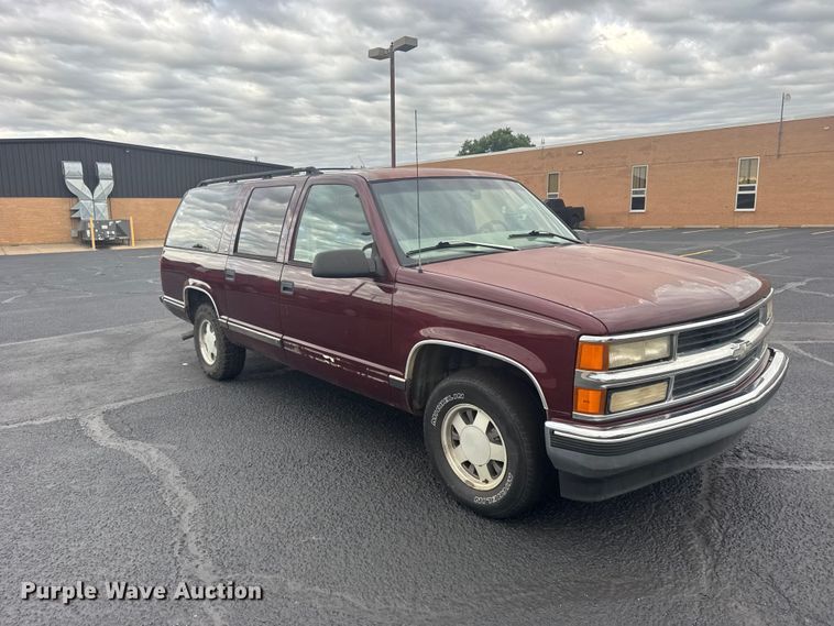 image for item EW4919 1999 Chevrolet Suburban  SUV