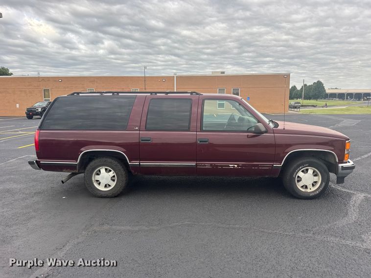 image for item EW4919 1999 Chevrolet Suburban  SUV