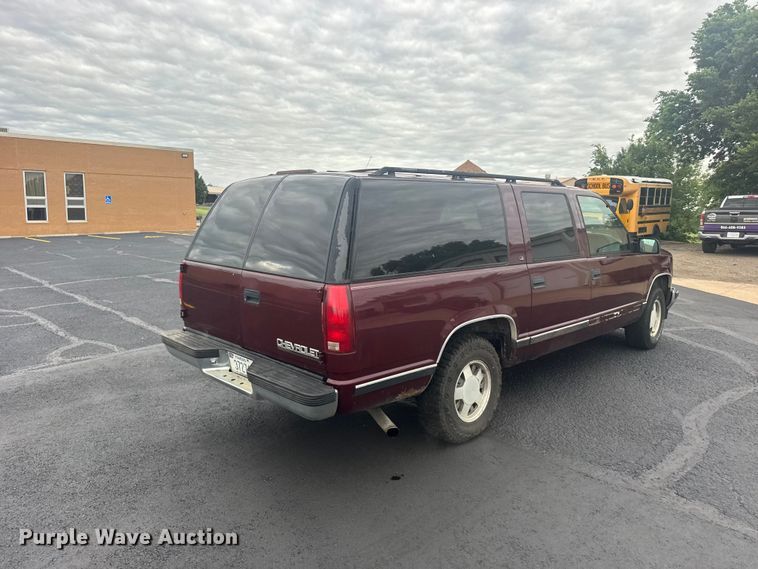image for item EW4919 1999 Chevrolet Suburban  SUV