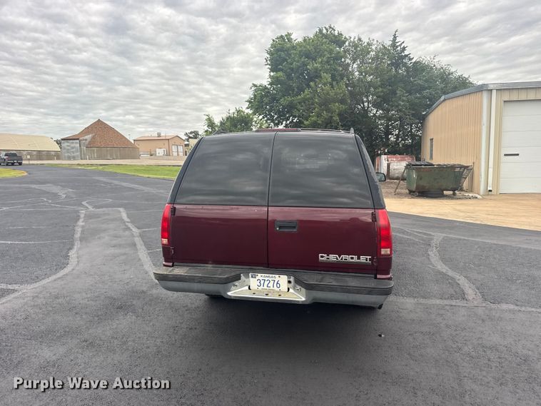 image for item EW4919 1999 Chevrolet Suburban  SUV