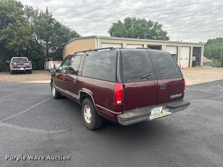 image for item EW4919 1999 Chevrolet Suburban  SUV