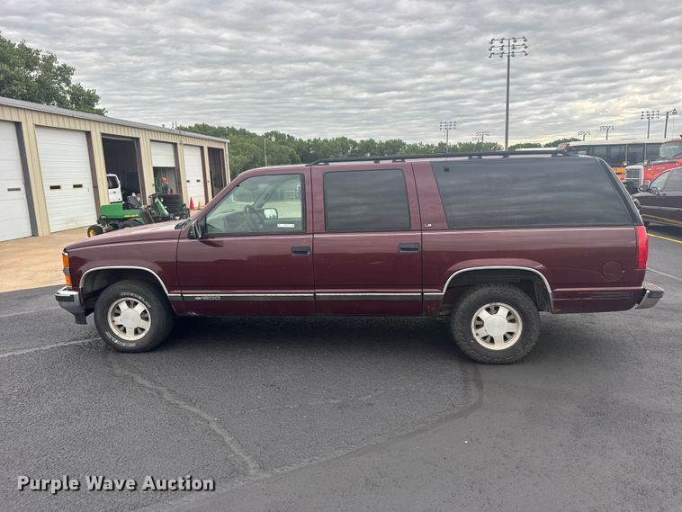 image for item EW4919 1999 Chevrolet Suburban  SUV