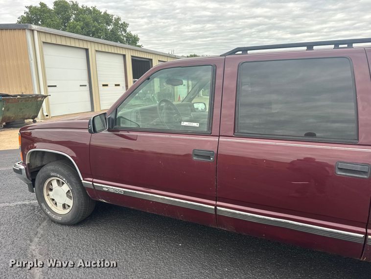 image for item EW4919 1999 Chevrolet Suburban  SUV