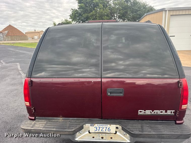 image for item EW4919 1999 Chevrolet Suburban  SUV