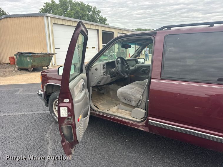 image for item EW4919 1999 Chevrolet Suburban  SUV