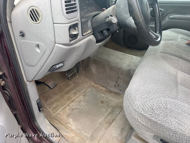 image for item EW4919 1999 Chevrolet Suburban  SUV