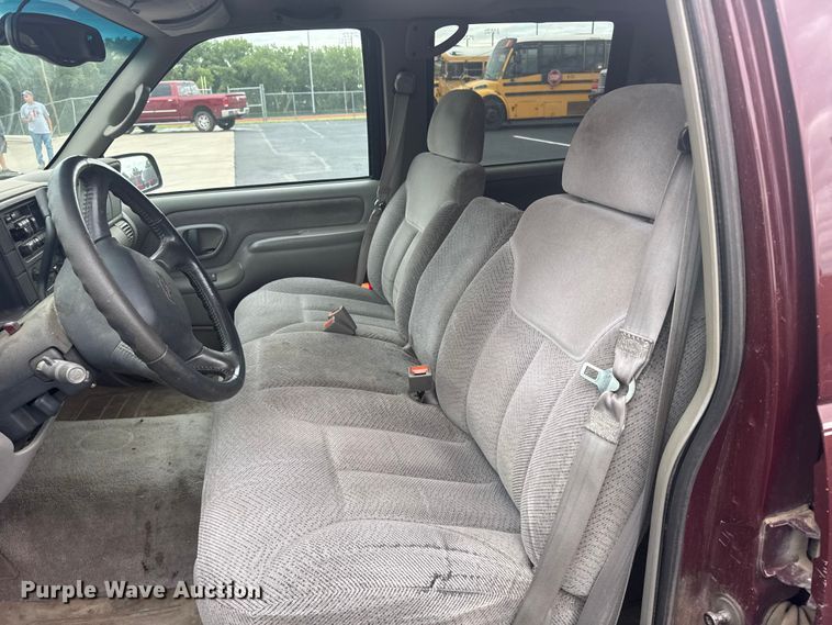 image for item EW4919 1999 Chevrolet Suburban  SUV