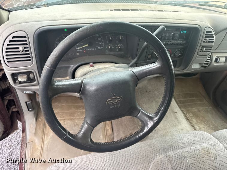 image for item EW4919 1999 Chevrolet Suburban  SUV