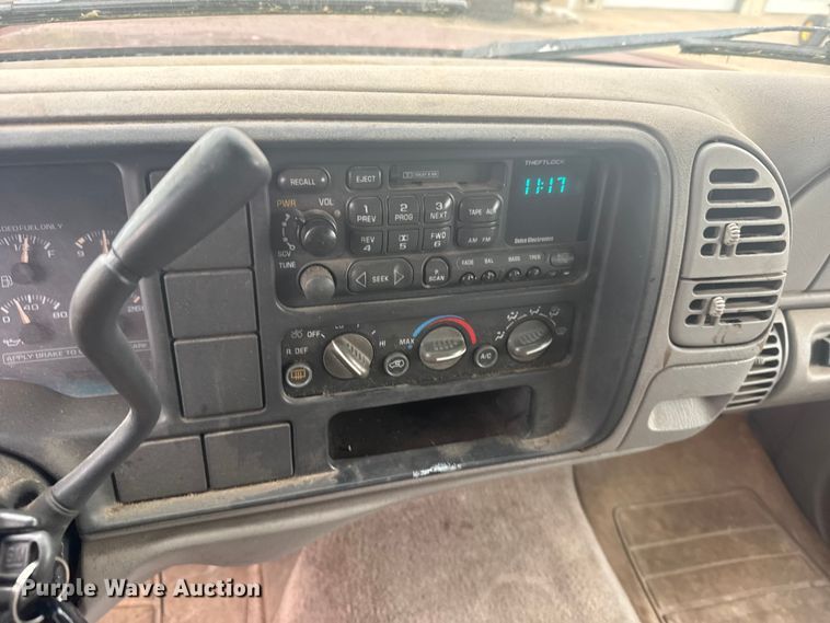 image for item EW4919 1999 Chevrolet Suburban  SUV