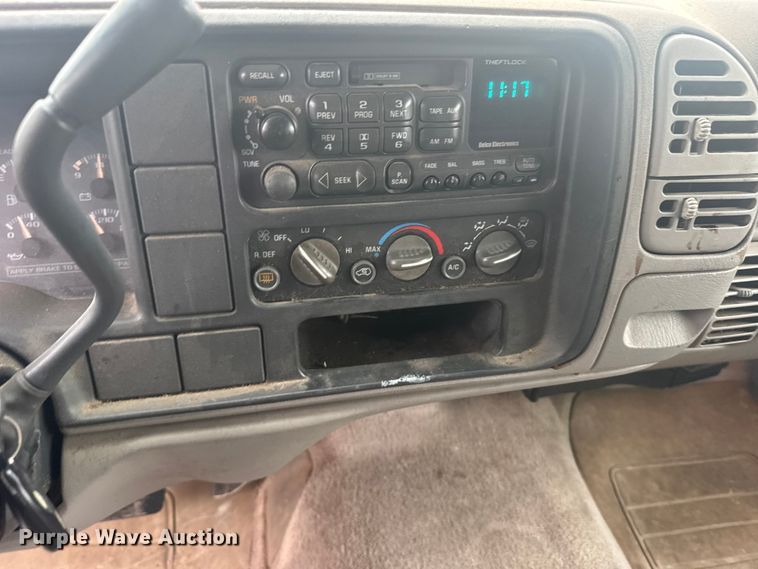 image for item EW4919 1999 Chevrolet Suburban  SUV