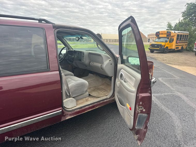 image for item EW4919 1999 Chevrolet Suburban  SUV