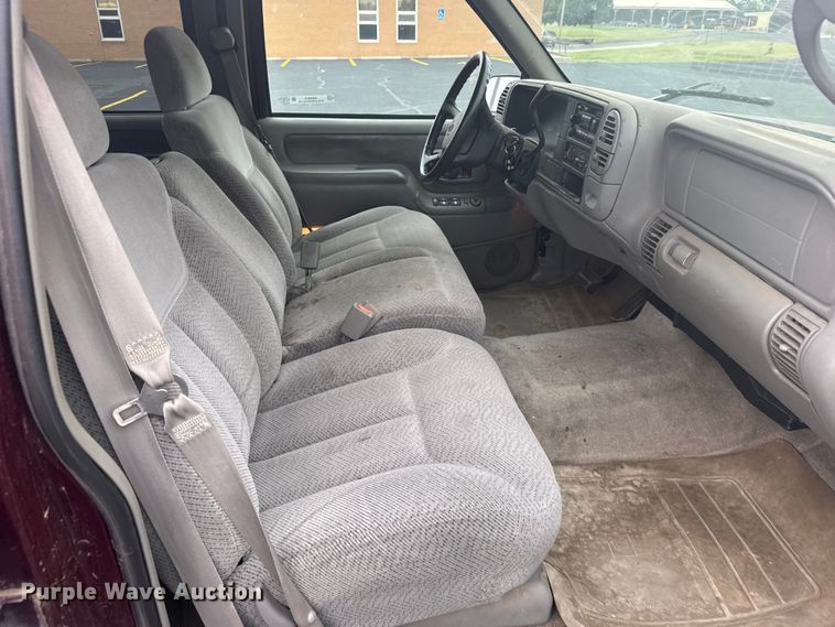 image for item EW4919 1999 Chevrolet Suburban  SUV