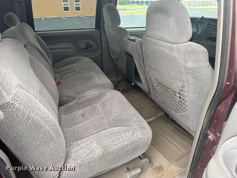 image for item EW4919 1999 Chevrolet Suburban  SUV