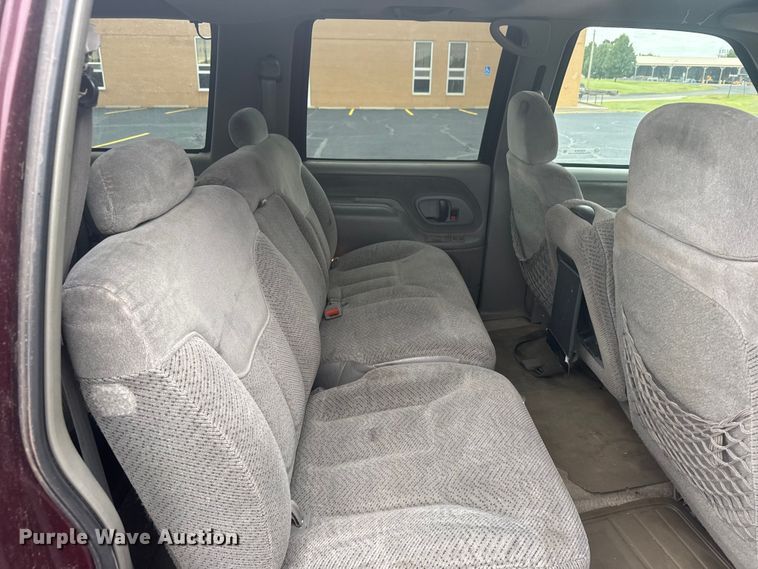 image for item EW4919 1999 Chevrolet Suburban  SUV
