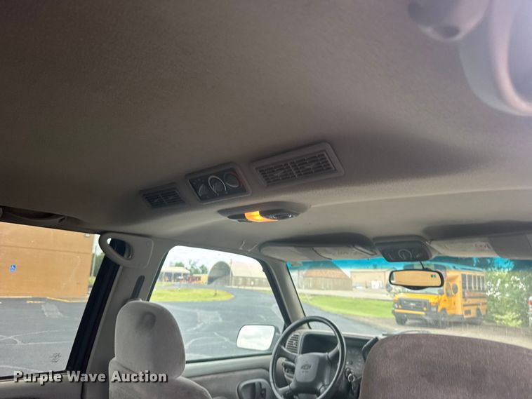 image for item EW4919 1999 Chevrolet Suburban  SUV