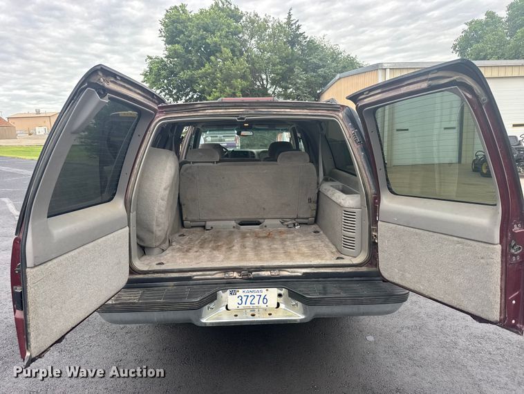 image for item EW4919 1999 Chevrolet Suburban  SUV