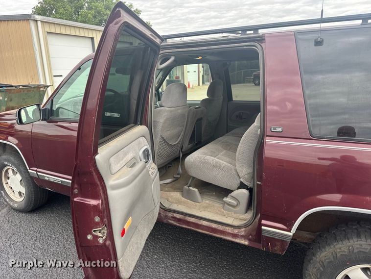 image for item EW4919 1999 Chevrolet Suburban  SUV