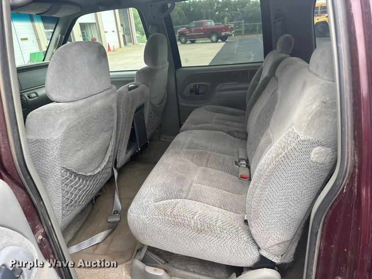 image for item EW4919 1999 Chevrolet Suburban  SUV