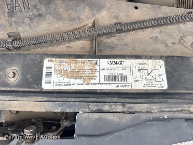 image for item EW4919 1999 Chevrolet Suburban  SUV