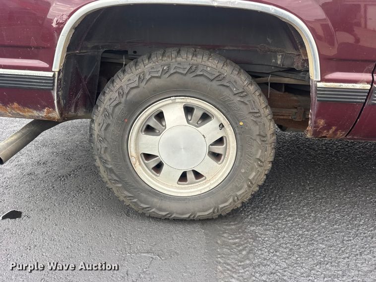 image for item EW4919 1999 Chevrolet Suburban  SUV