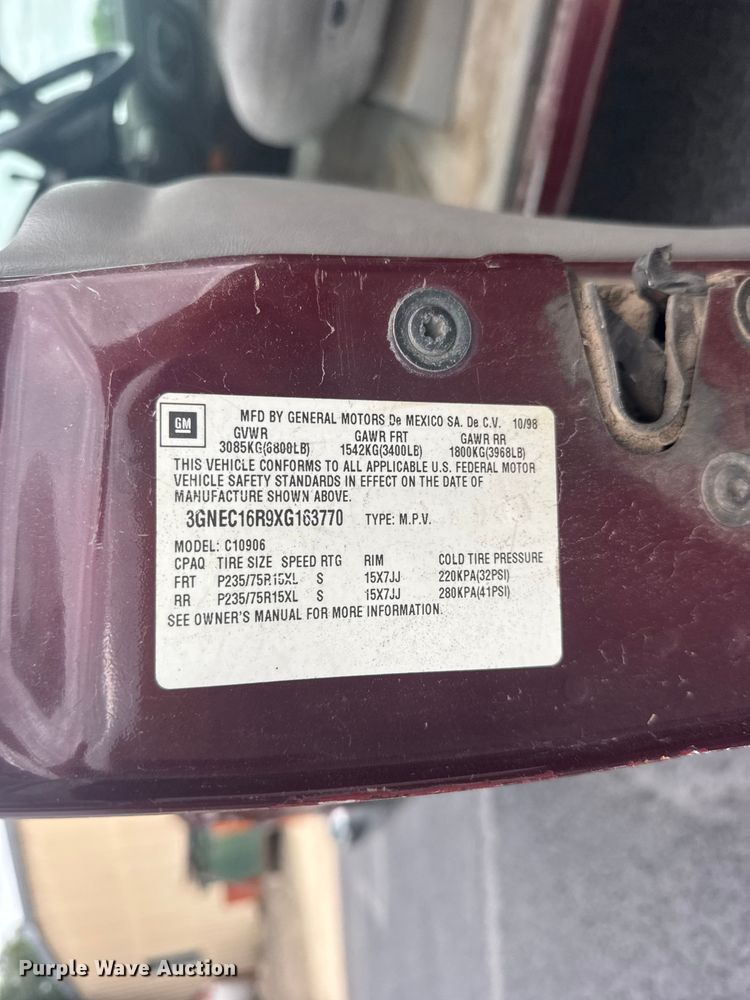 image for item EW4919 1999 Chevrolet Suburban  SUV