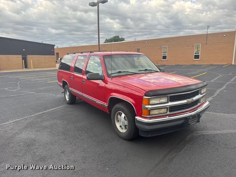 image for item EW4920 1999 Chevrolet Suburban SUV