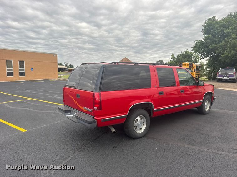 image for item EW4920 1999 Chevrolet Suburban SUV