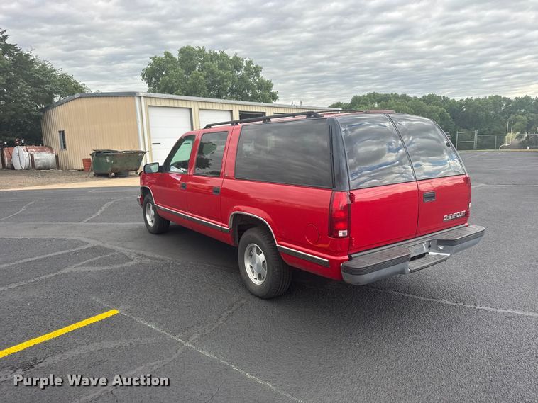 image for item EW4920 1999 Chevrolet Suburban SUV