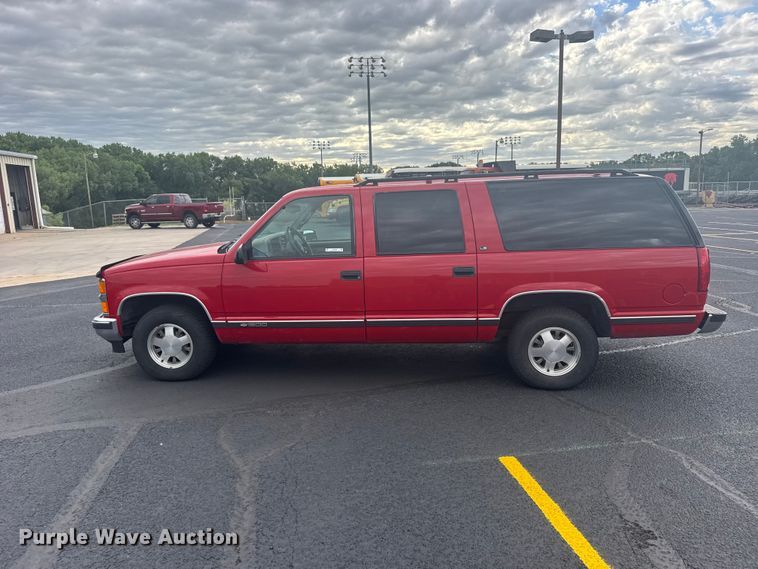 image for item EW4920 1999 Chevrolet Suburban SUV