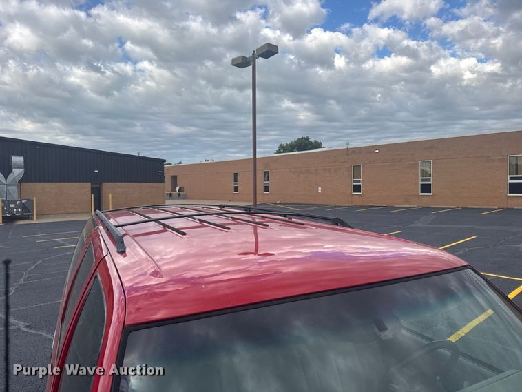 image for item EW4920 1999 Chevrolet Suburban SUV