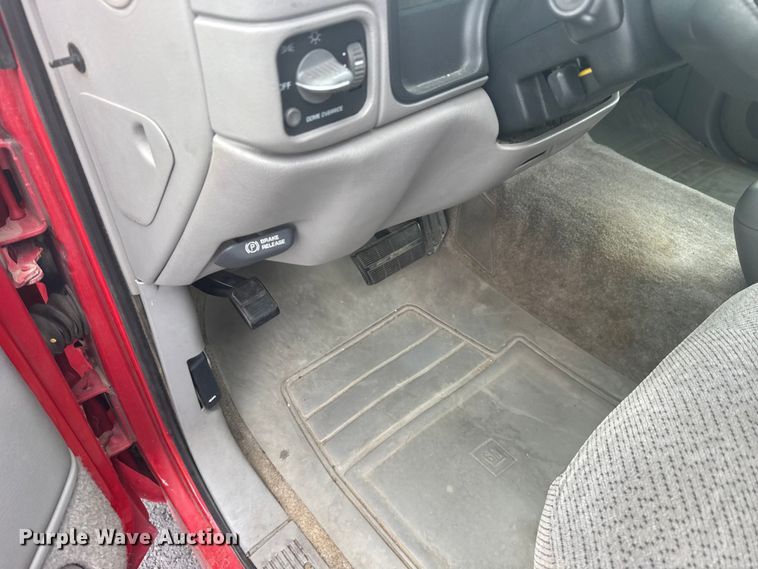 image for item EW4920 1999 Chevrolet Suburban SUV