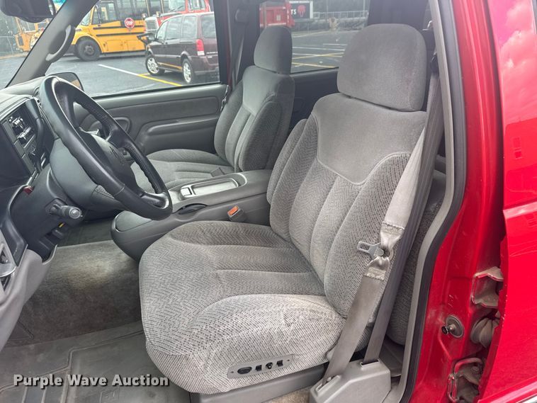 image for item EW4920 1999 Chevrolet Suburban SUV