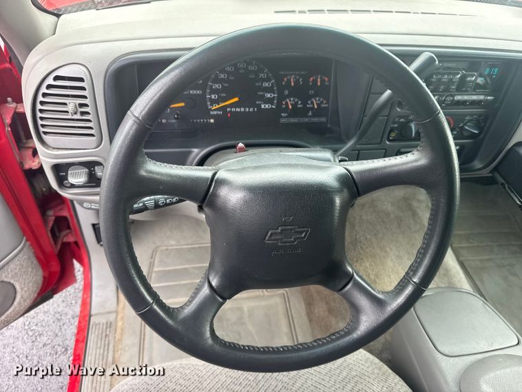 image for item EW4920 1999 Chevrolet Suburban SUV