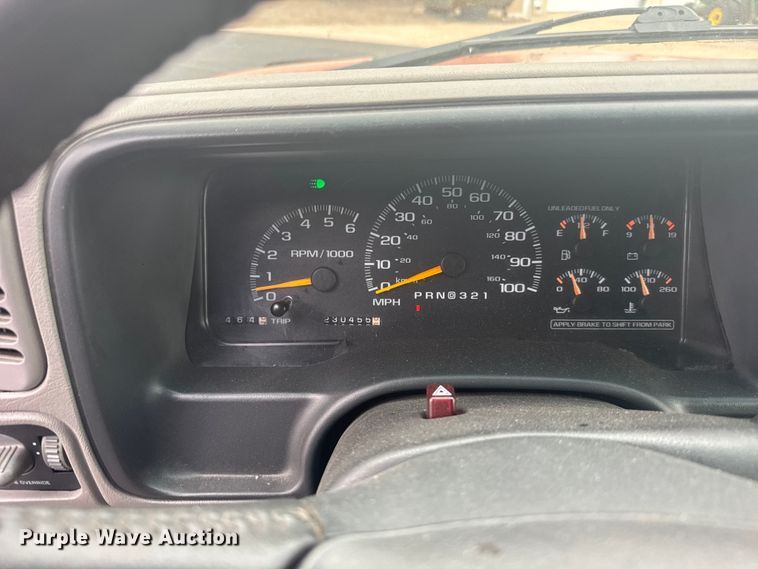 image for item EW4920 1999 Chevrolet Suburban SUV