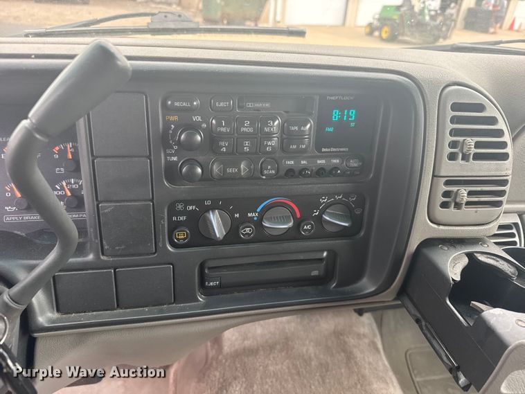 image for item EW4920 1999 Chevrolet Suburban SUV