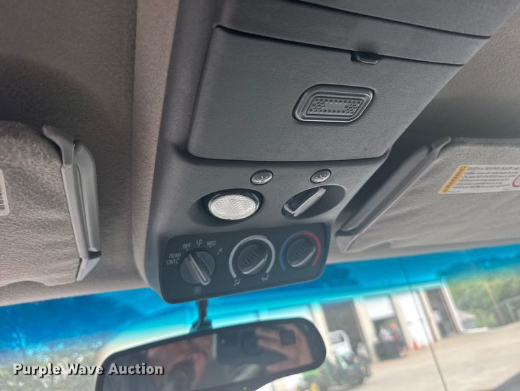 image for item EW4920 1999 Chevrolet Suburban SUV