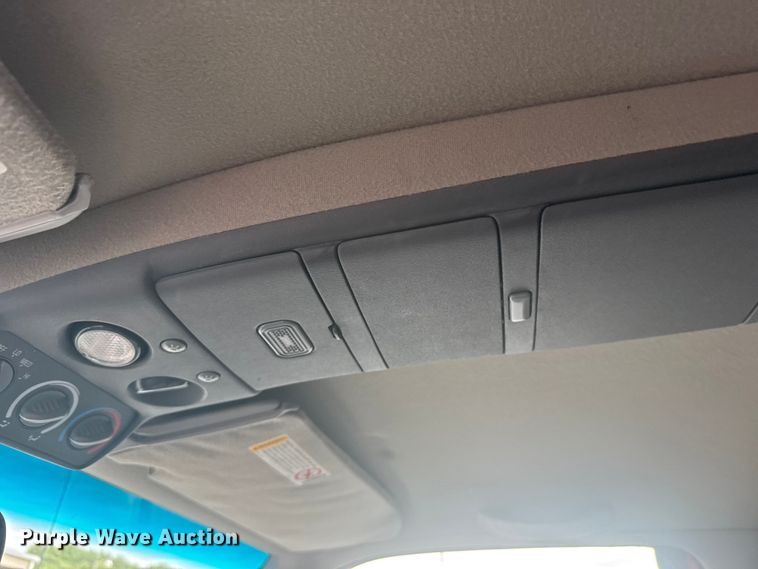 image for item EW4920 1999 Chevrolet Suburban SUV