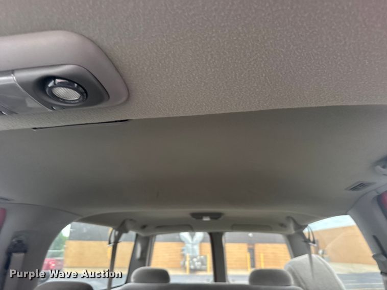image for item EW4920 1999 Chevrolet Suburban SUV
