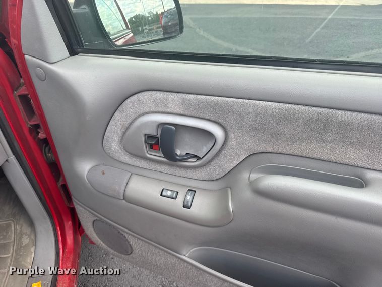 image for item EW4920 1999 Chevrolet Suburban SUV
