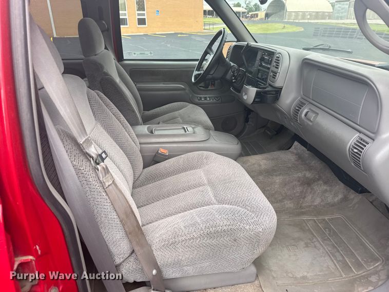 image for item EW4920 1999 Chevrolet Suburban SUV