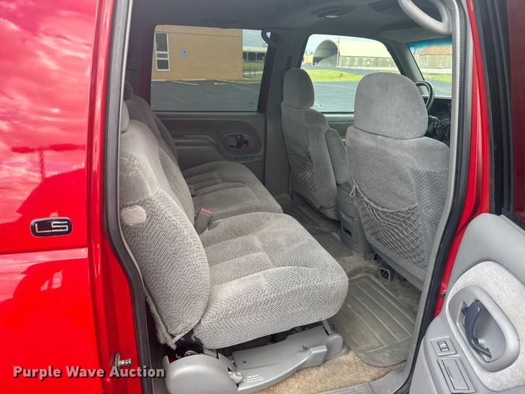 image for item EW4920 1999 Chevrolet Suburban SUV