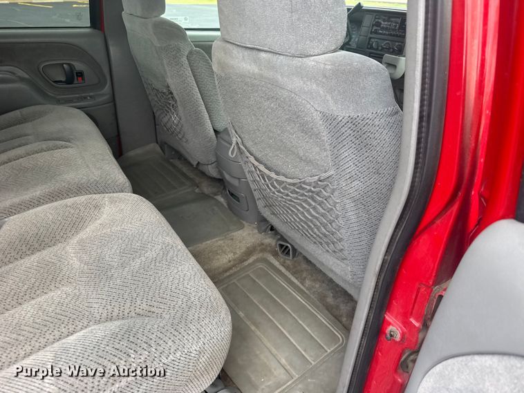 image for item EW4920 1999 Chevrolet Suburban SUV