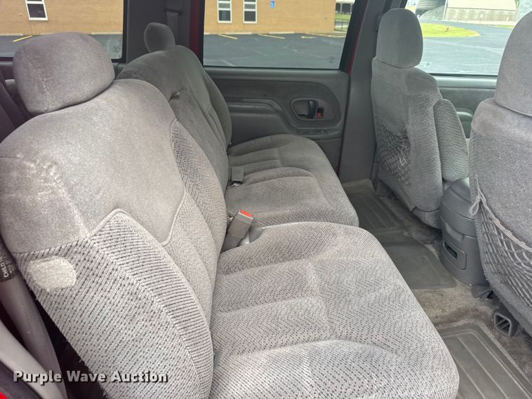 image for item EW4920 1999 Chevrolet Suburban SUV
