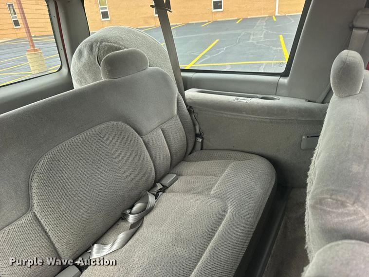 image for item EW4920 1999 Chevrolet Suburban SUV