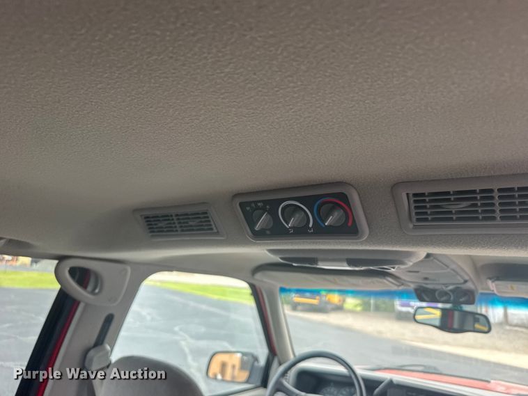 image for item EW4920 1999 Chevrolet Suburban SUV