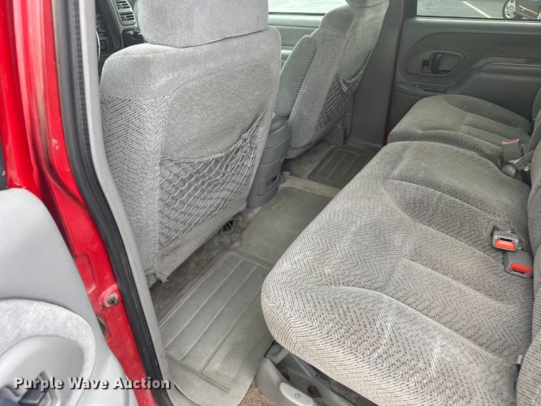 image for item EW4920 1999 Chevrolet Suburban SUV