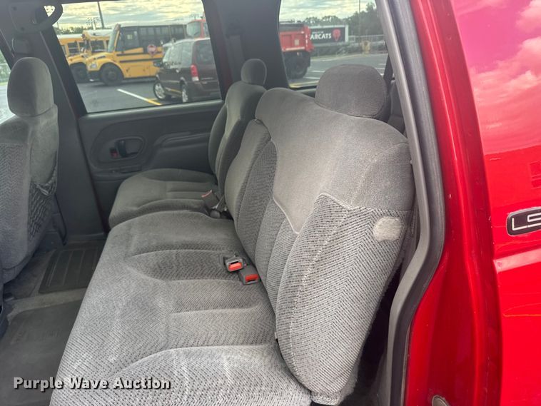image for item EW4920 1999 Chevrolet Suburban SUV