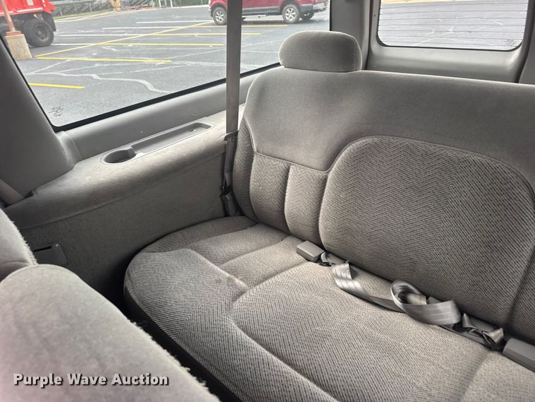 image for item EW4920 1999 Chevrolet Suburban SUV